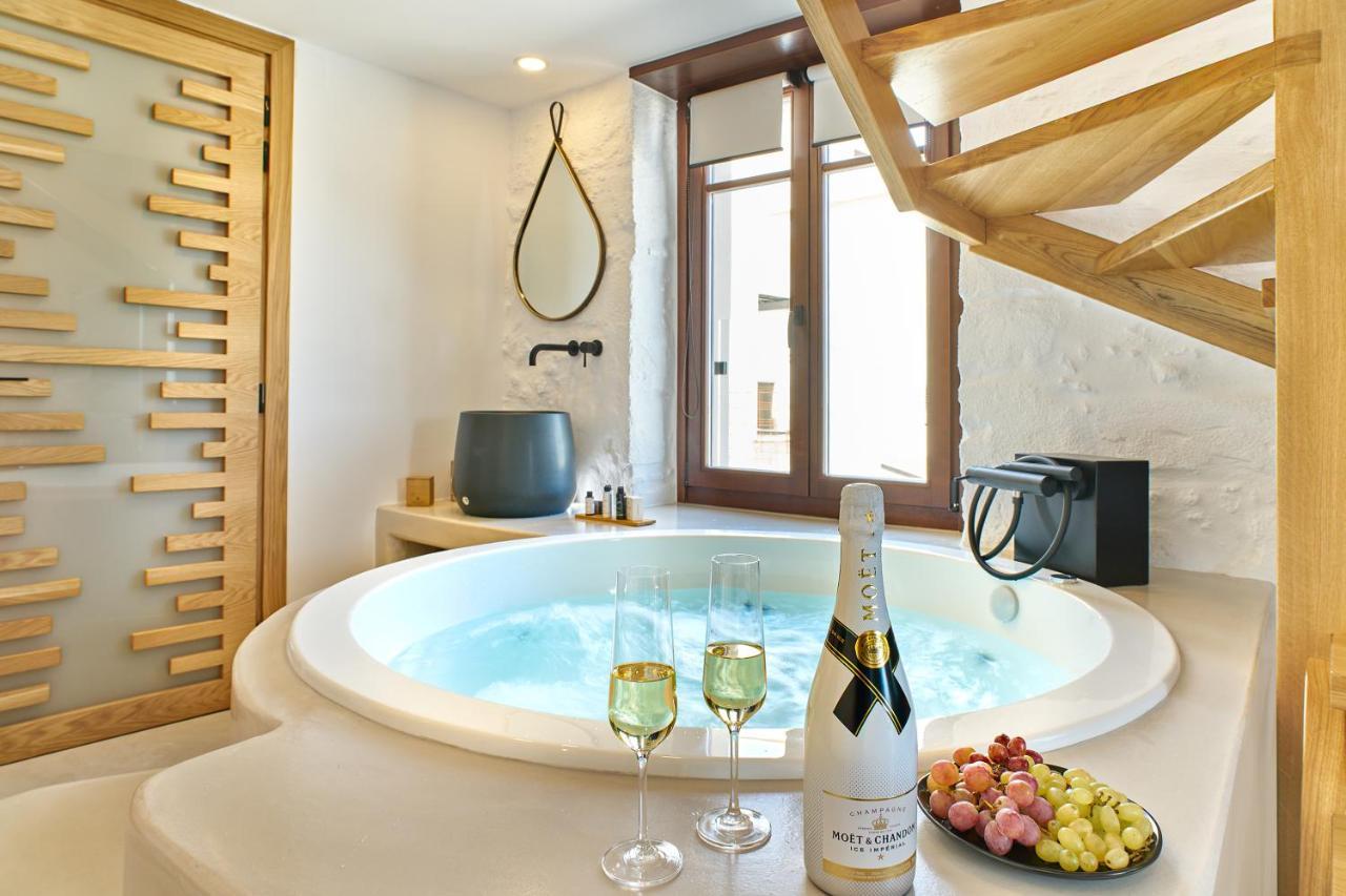 Vista Del Porto Luxury Suites 罗希姆诺 外观 照片