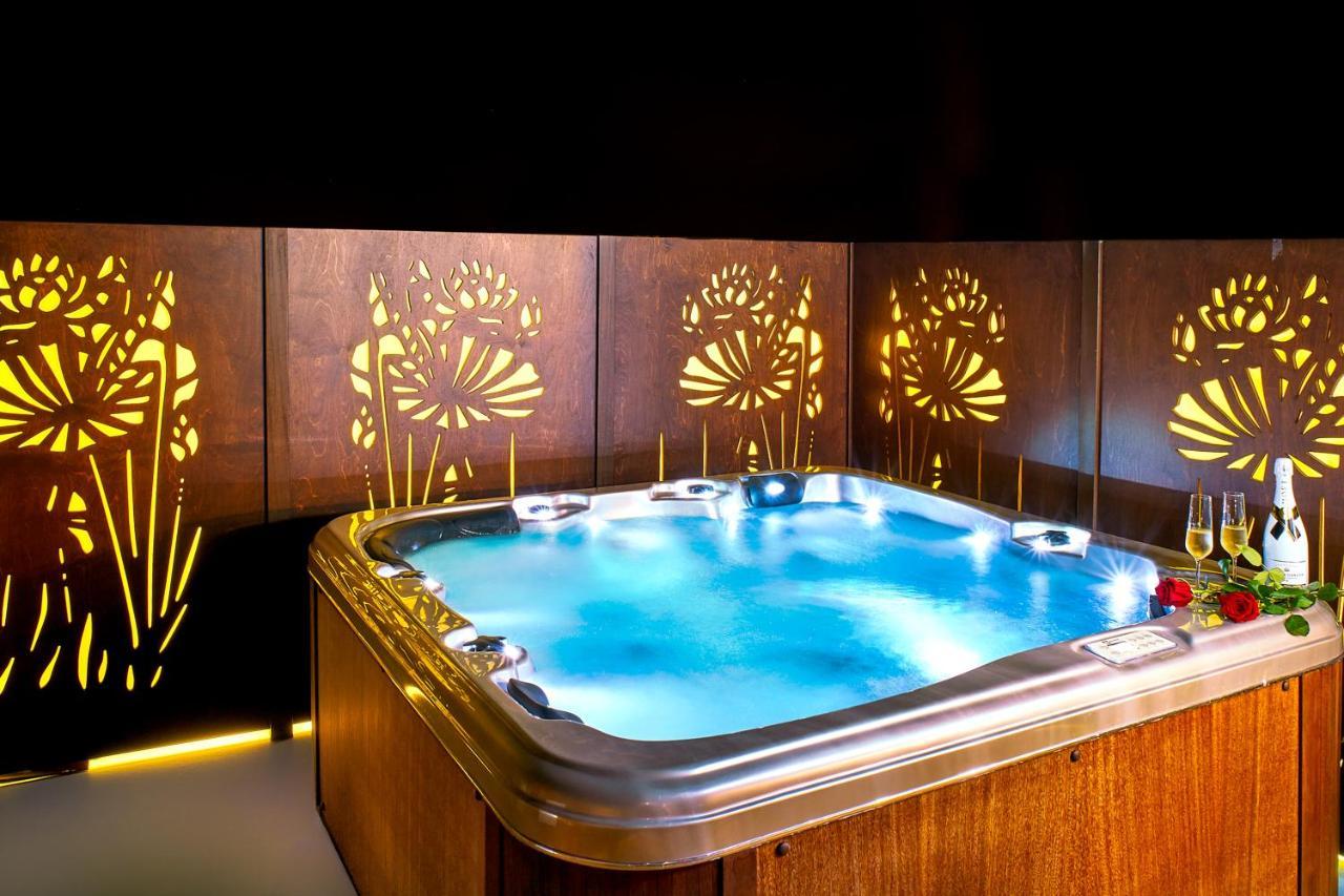 Vista Del Porto Luxury Suites 罗希姆诺 外观 照片