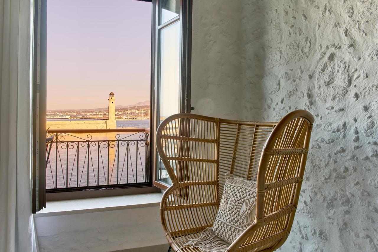 Vista Del Porto Luxury Suites 罗希姆诺 外观 照片